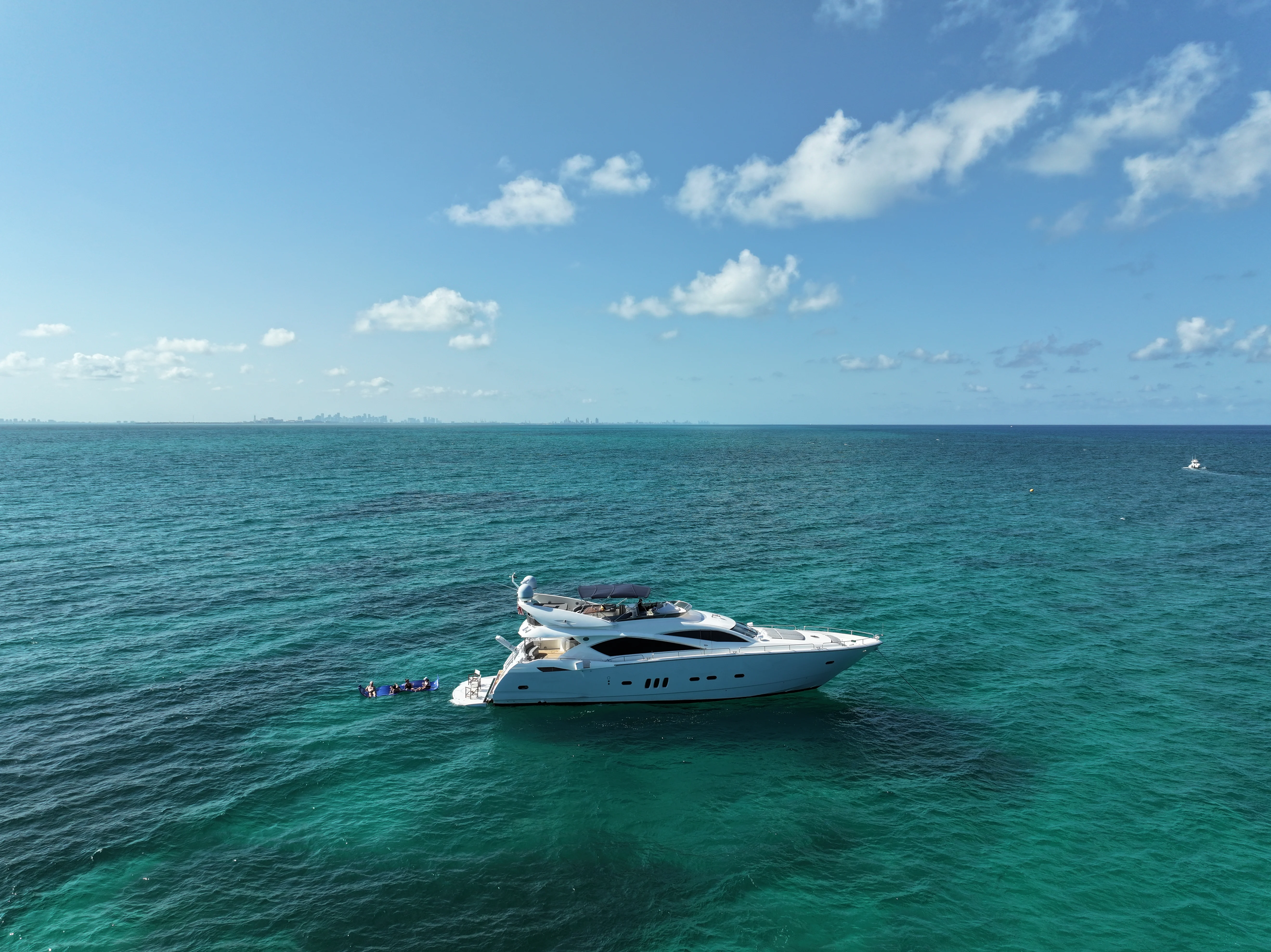 90ft Sunseeker Deep Blue starboard view